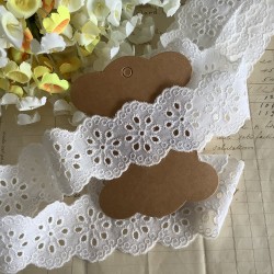 Dentelle broderie anglaise blanc 1m