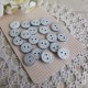 20 boutons noir-blanc coeur