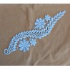 Spitze Applikation Blumen hellblau